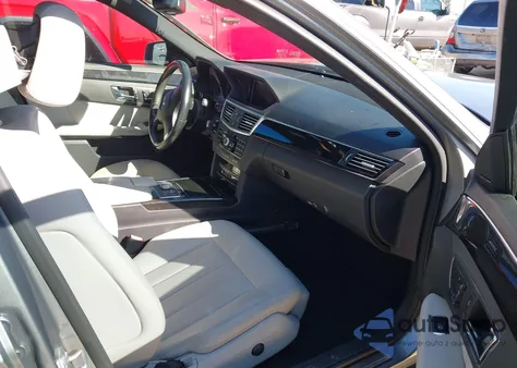 2010 Mercedes-Benz E-Class E 550 Luxury z USA, uszkodzony, nr VIN WDDHF7CB5AA191343